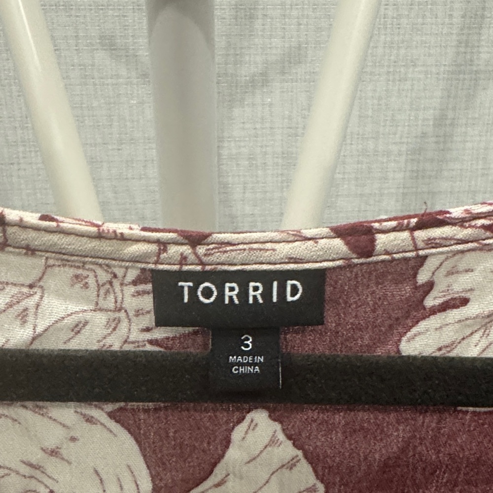 Torrid Burgundy and Cream Floral Blouse 3X - Picture 3 of 5